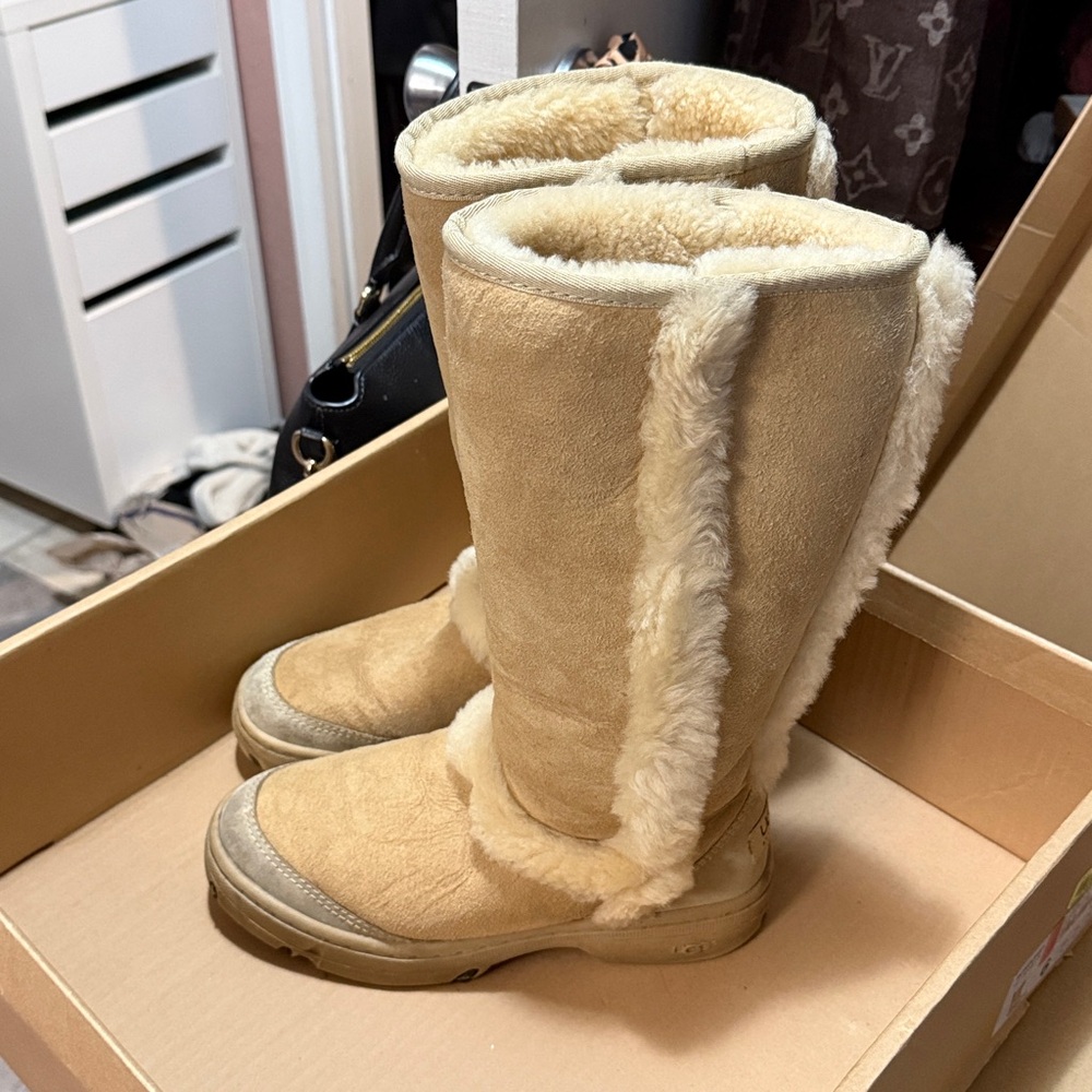 UGG sunburst tall boot - Picture 4 of 10